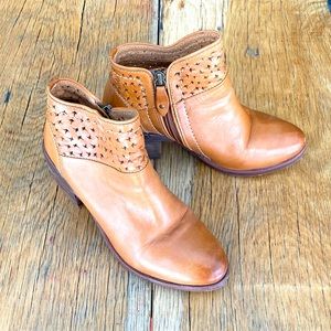 Kelsi Dagger leather boots